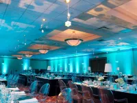 The Glenmore Inn & Convention Centre Отели рядом с достопримечательностью «Железнодорожная станция Heritage C Train»