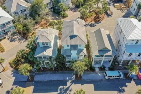 30A Emerald Waters by Avantstay Pool + Bikes + Bonfires