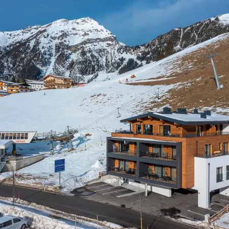 Alpenzauber Apartments by Monteviva Отели в г. Гемайнде Берванг