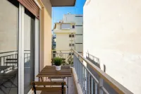 Santorini-2-Bedroom Apt in Nea Smyrni