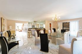 LUXURY BAY SHORE HOME