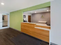 Woodspring Suites 夏洛特機場 比利葛拉漢圖書館（Billy Graham Library）附近的飯店