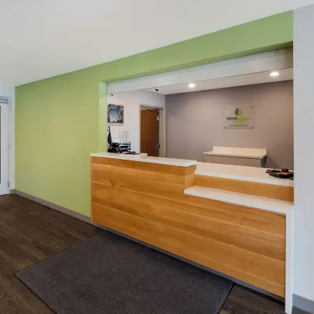 WoodSpring Suites Charlotte Airport Отели рядом с достопримечательностью «Библиотека Билли Грэма»