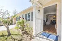 Charming Spacious Home - Modern Comforts Prime Location Hotel di South San Gabriel