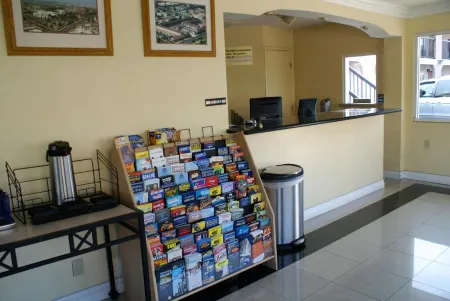 Colony Inn Отели рядом с достопримечательностью «Jain Centre of Southern California»