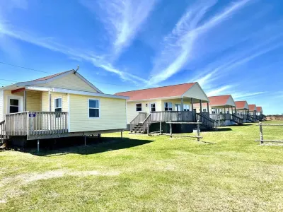 Montgomery Cavendish Cottages Hotels near Wax World of the Stars