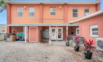 2 Steps to Ice Plant Apt in Downtown St Aug