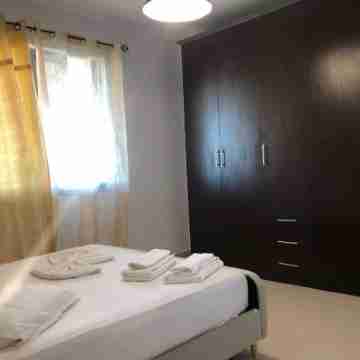 Tirent Apartment - Comfortable 1-Bedroom Stay in Fresku Rooms