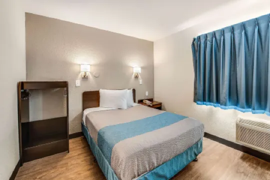 Motel 6 Fort Wayne, IN