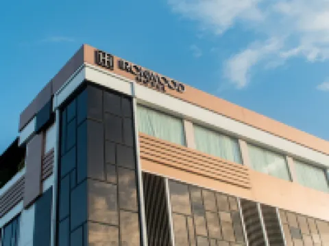 โรงแรมไอรอนวู้ด โรงแรมในตาโคลบัน