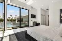 Sleeps 14 Desert Paradise w/ Pool, Hot Tub & Pickleball Near La Quinta Bravo Villa #5 by Avantstay Hotels near Garden Center at The Home Depot
