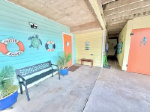 Updated & Roomy 4Br Coastal Home. Sleeps 10. 6 Beds. Great Area. 3 Nite Minimum!