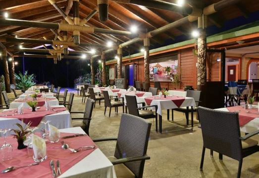 호텔 오아시스 드 키아무 근처의 아름다운 해변