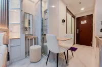 High Floor and Simply Look Studio at Sky House BSD Apartment - Bungalows