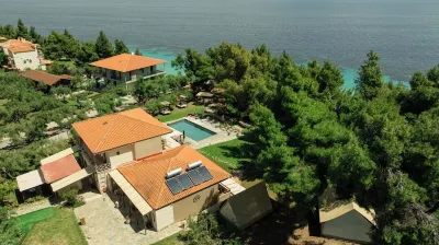 Pefkon Suites Hotels in Solina