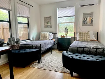 Cozy Living Space with Full Kitchen and Outdoor Courtyard - Vibrant Oasis Các khách sạn gần Austin Hindu Temple