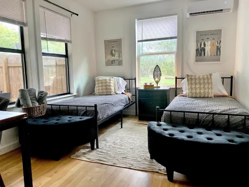 Cozy Living Space with Full Kitchen and Outdoor Courtyard - Vibrant Oasis 트래비스 카운티 호텔