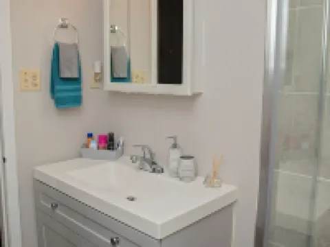 Unit 4 Welcome to the Red bungalow - Second floor studio Hotels in Bacliff