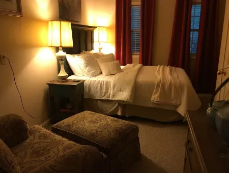 Cozy 1-bedroom 1 bath guest house 5 minutes from Ole Miss Campus