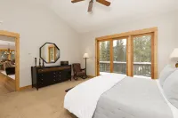 Spacious, private house in Big Sky with mountain views. Hot tub & close to town!
