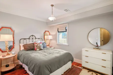 Luxurious Downtown Digs