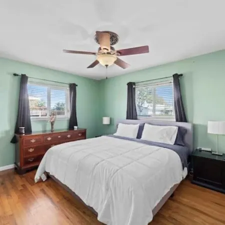 Yuba City 3 bedrooms 4 beds 2 ba Spacious Game Room Games Playground Trampoline Отели в г. Саттер