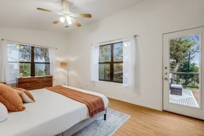Lake Travis Bungalow with Beautiful View! Hotels near Northlake Church