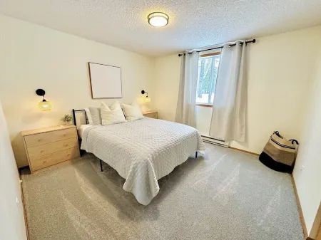 NEW - Great Location - Family Friendly - Garage - Spacious Отели рядом с достопримечательностью «Тандер Роуд»