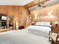 Lake Escape; Sleeps12, Hottub, Gameroom & Utv, Direct Snowmobile レーンジリーのホテル