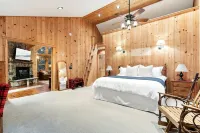 Lake Escape; Sleeps12, Hottub, Gameroom & Utv, Direct Snowmobile