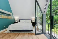 Modern A-Frame near many wineries and activities: fire pit, King beds, & more!