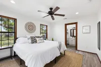 Vino Haus- Entire Cabin with Hot Tub- Guaranteed to See Deer! Quiet! - Alppimaja