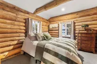 Pet/family friendly cabin w/ lake access  < 2 miles from Camp of the Woods