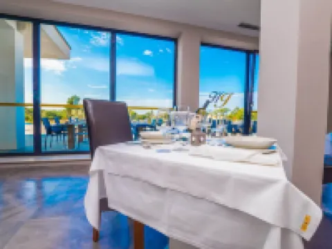 Hotel Delfin Lanterna Hotels in Tar