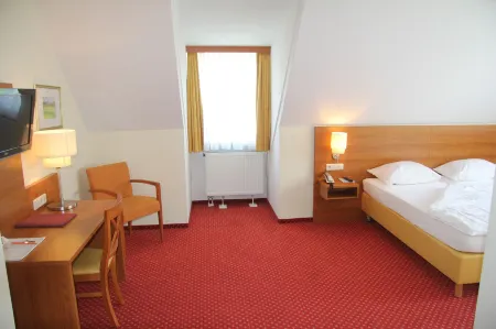 Abasto Hotel Eichenau Отели в г. Ольхинг