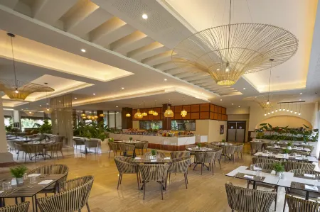 Family Selection at Grand Palladium Kantenah Resort & Spa - All Inclusive Отели рядом с достопримечательностью «Rockaway Bay»