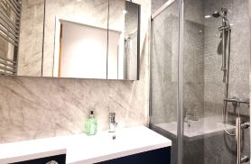 Modern 6 Bedroom 4 Bath House w Parking