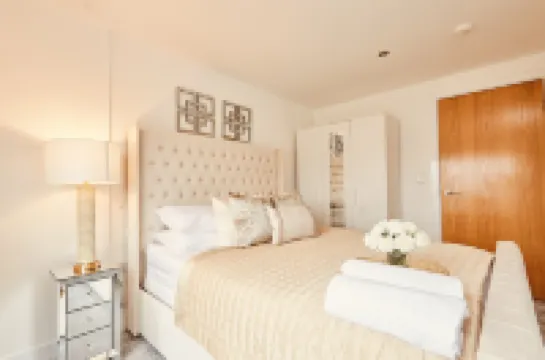 Deluxe City Apt, River Canal View& Free Parking!