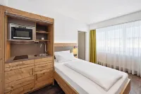 Hotel Zeppelin - parking