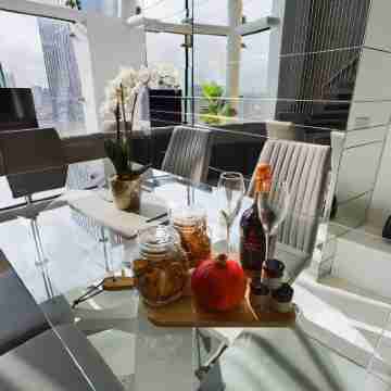 Amazing Skyline Views 3Br Duplex Dining/Meeting Rooms