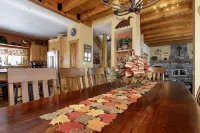 Luxury 6Br Solitude Ge- Indoor Bball Court, Private Tub 6 Bedroom Home by Redawning