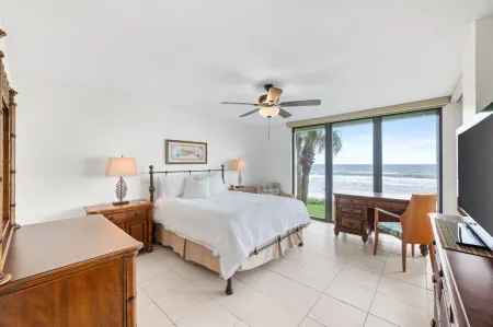 Oceanfront Private, Pool, Balcony, Elevator