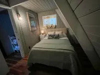 Cozy 3-bedroom cabin near beautiful Harbor Springs