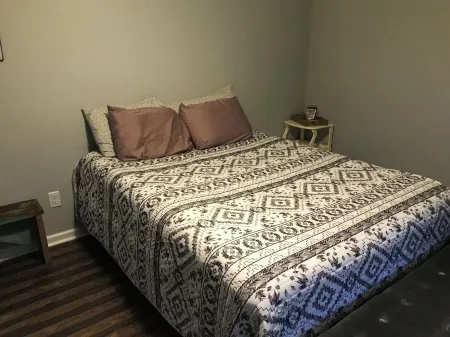 Peaceful Farmhouse on Horse Farm - 20 miles from the Beach !