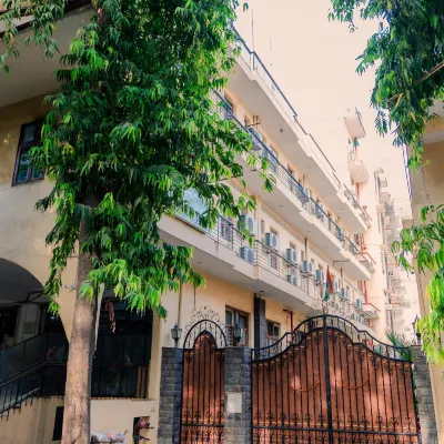 Peepal Tree Residency Các khách sạn gần Trung tâm mua sắm Select Citywalk