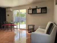 Close to Soulac/sea air-conditioned chalet, heated indoor swimming pool, jacuzzi