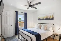 Your Amazing 3BR 2BA Downtown Delight - Bungalows