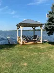 Gorgeous Water Front Retreat On Chain Of Lakes With Private Boat Launch!