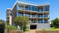 Portofino Nelson Bay with water views across Harbour and free parking