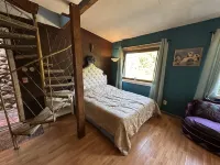 Mermaid Suite + Private Trails, Cave and Creek!